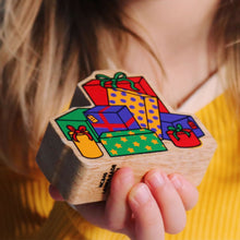 Load image into Gallery viewer, Natural Stack of Presents
